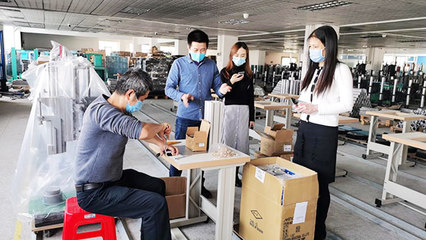 香洲區(qū)局長親臨聲峰公司，關(guān)懷指導(dǎo)超聲波焊接機(jī)模具助力抗疫復(fù)產(chǎn)與電子產(chǎn)品銷售